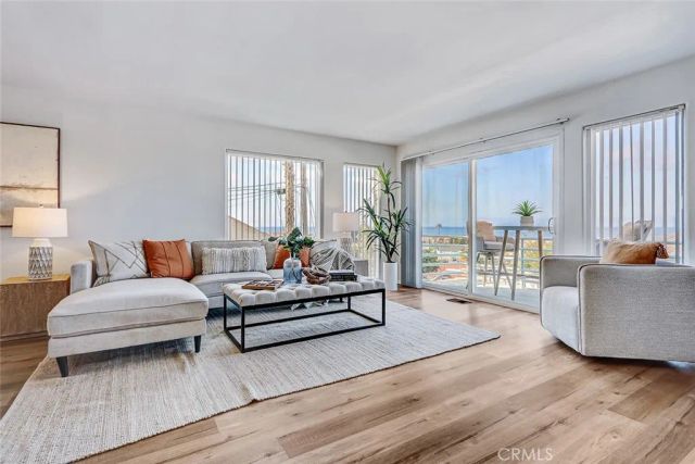 867 Aubrey Court 2, Hermosa Beach, CA 90254