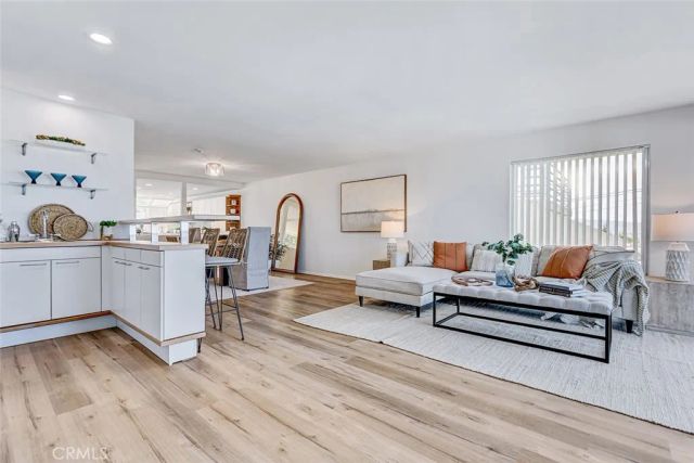867 Aubrey Court 2, Hermosa Beach, CA 90254