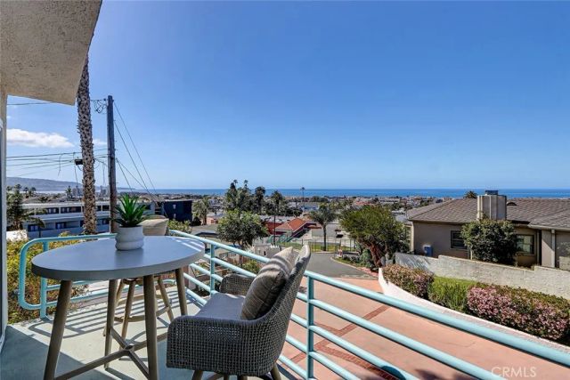867 Aubrey Court 2, Hermosa Beach, CA 90254