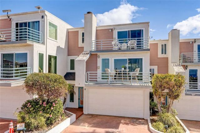 867 Aubrey Court 2, Hermosa Beach, CA 90254