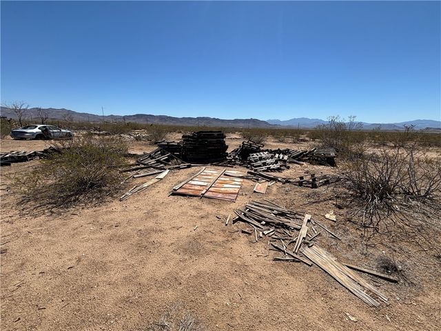 010C Adobe Road, Golden Valley, AZ 86413