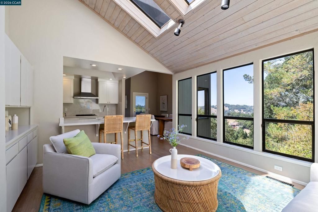 Image 10 of property listing at 47 El Gavilan Rd, Orinda, CA 94563