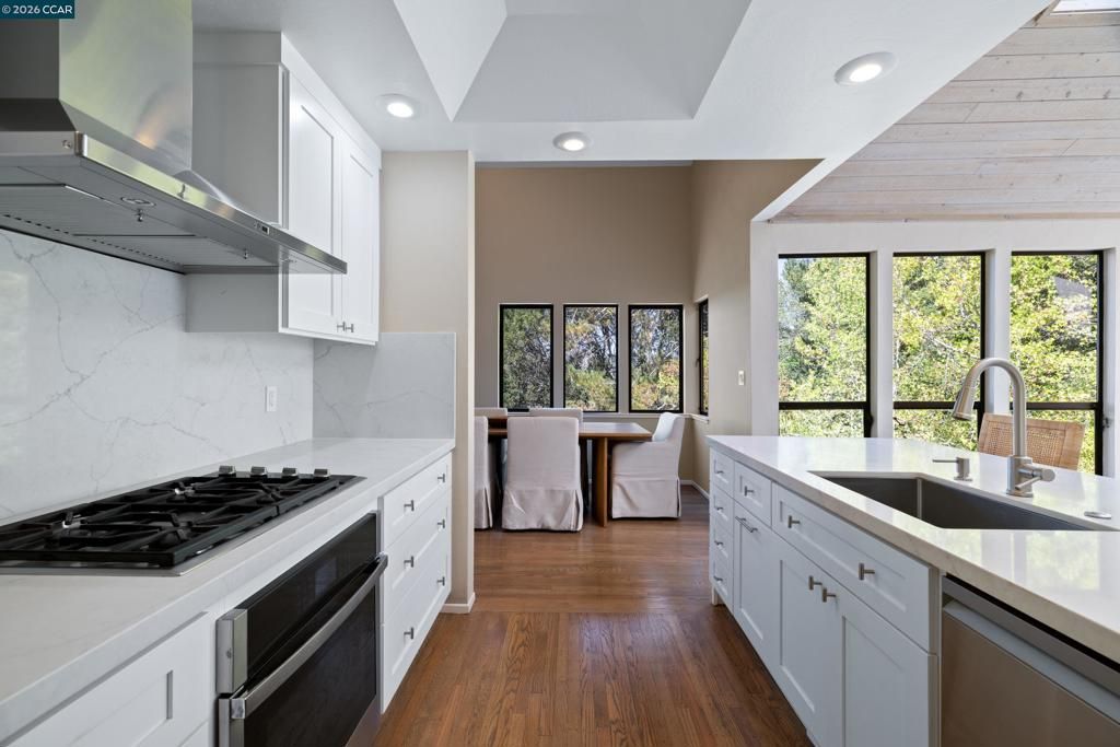 Image 13 of property listing at 47 El Gavilan Rd, Orinda, CA 94563