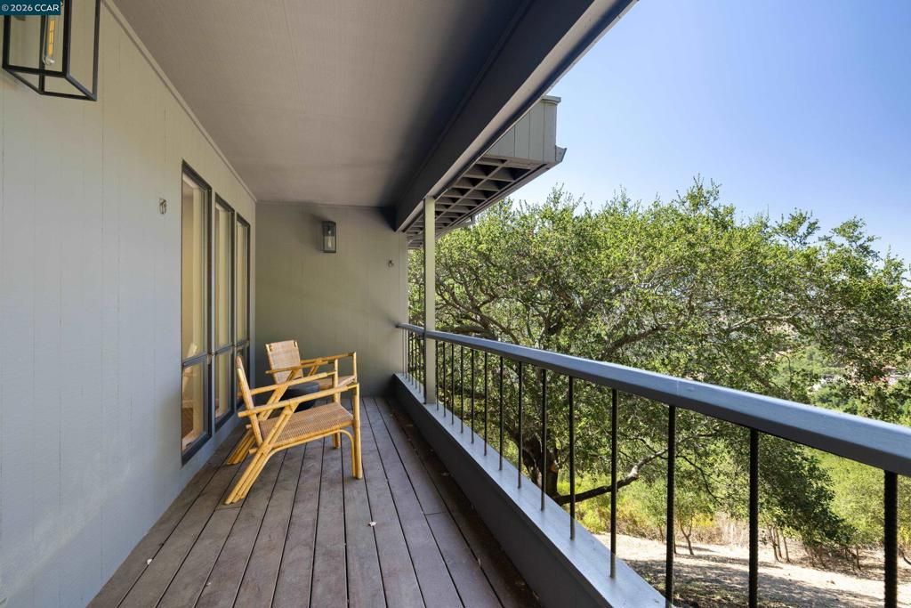 Image 21 of property listing at 47 El Gavilan Rd, Orinda, CA 94563