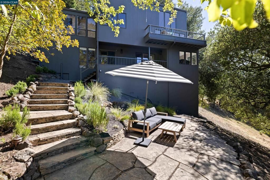 Image 27 of property listing at 47 El Gavilan Rd, Orinda, CA 94563