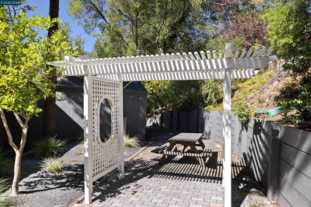 Image 28 of property listing at 47 El Gavilan Rd, Orinda, CA 94563
