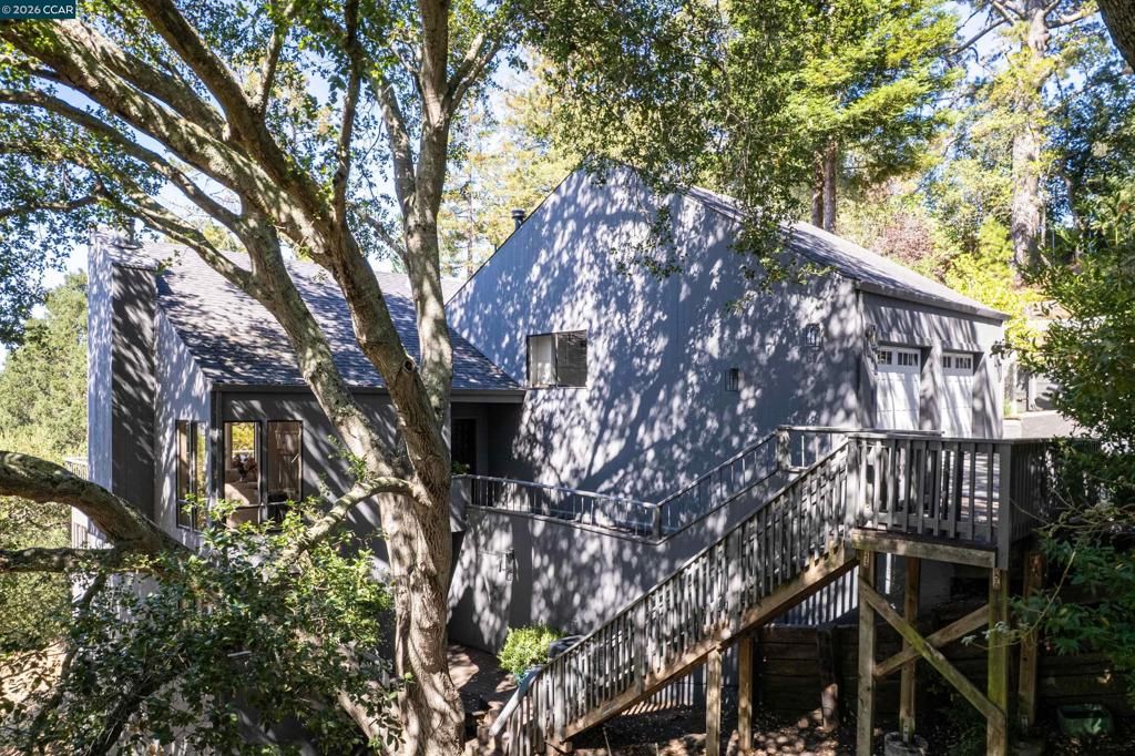 Image 29 of property listing at 47 El Gavilan Rd, Orinda, CA 94563