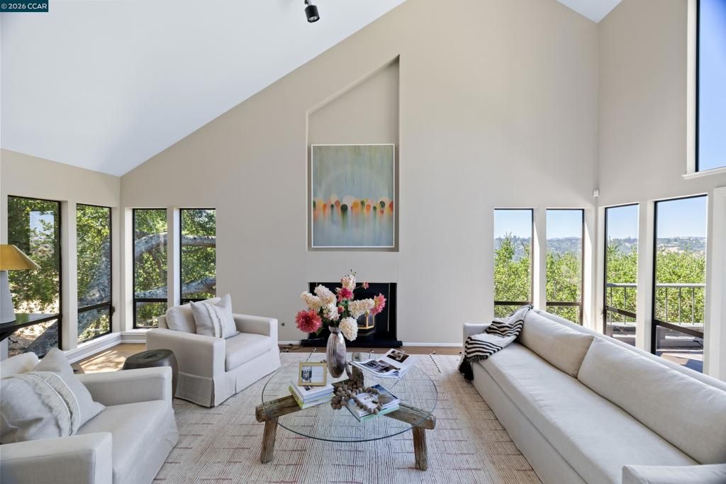 Image 3 of property listing at 47 El Gavilan Rd, Orinda, CA 94563