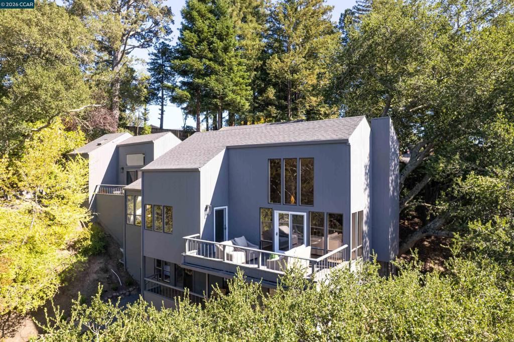 Image 30 of property listing at 47 El Gavilan Rd, Orinda, CA 94563