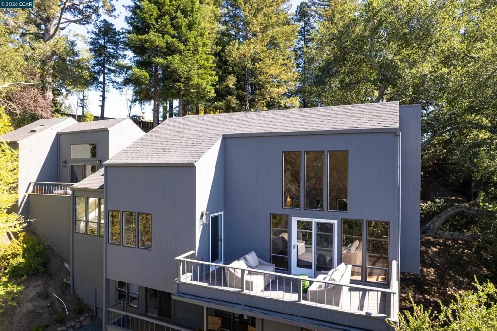 Image 31 of property listing at 47 El Gavilan Rd, Orinda, CA 94563