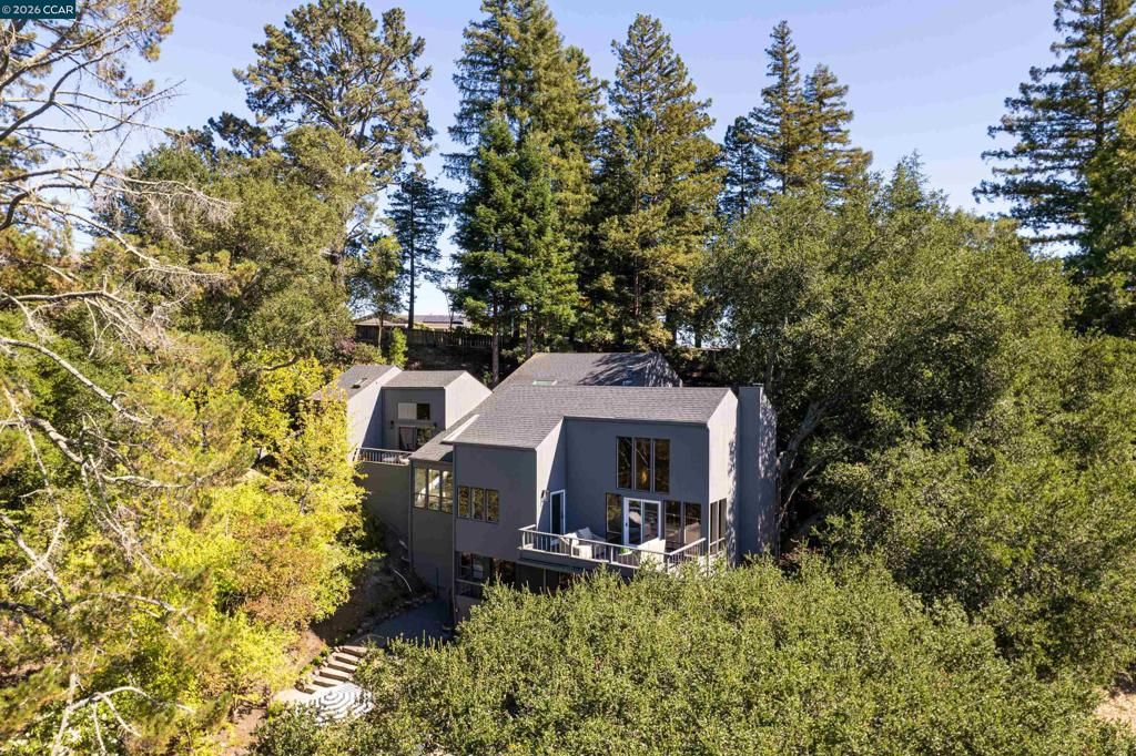 Image 32 of property listing at 47 El Gavilan Rd, Orinda, CA 94563