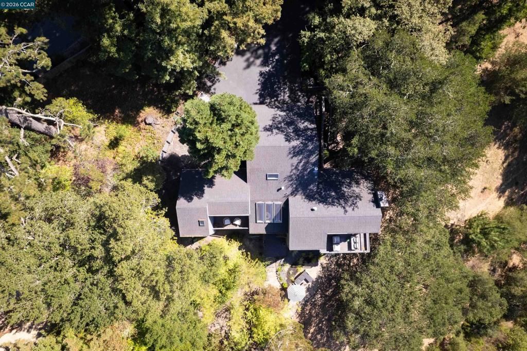 Image 33 of property listing at 47 El Gavilan Rd, Orinda, CA 94563