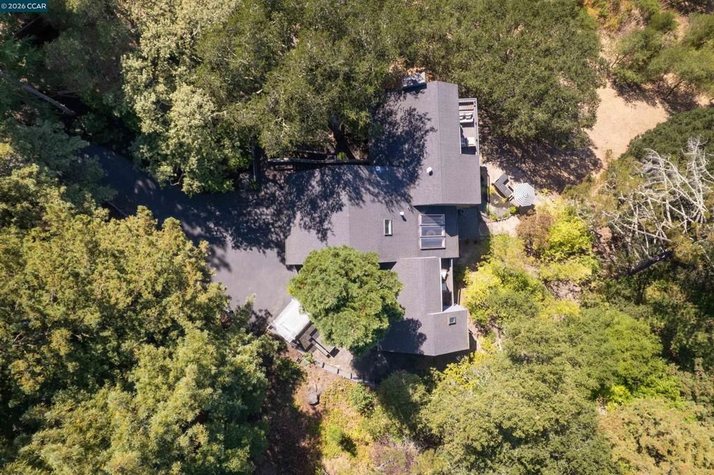 Image 34 of property listing at 47 El Gavilan Rd, Orinda, CA 94563