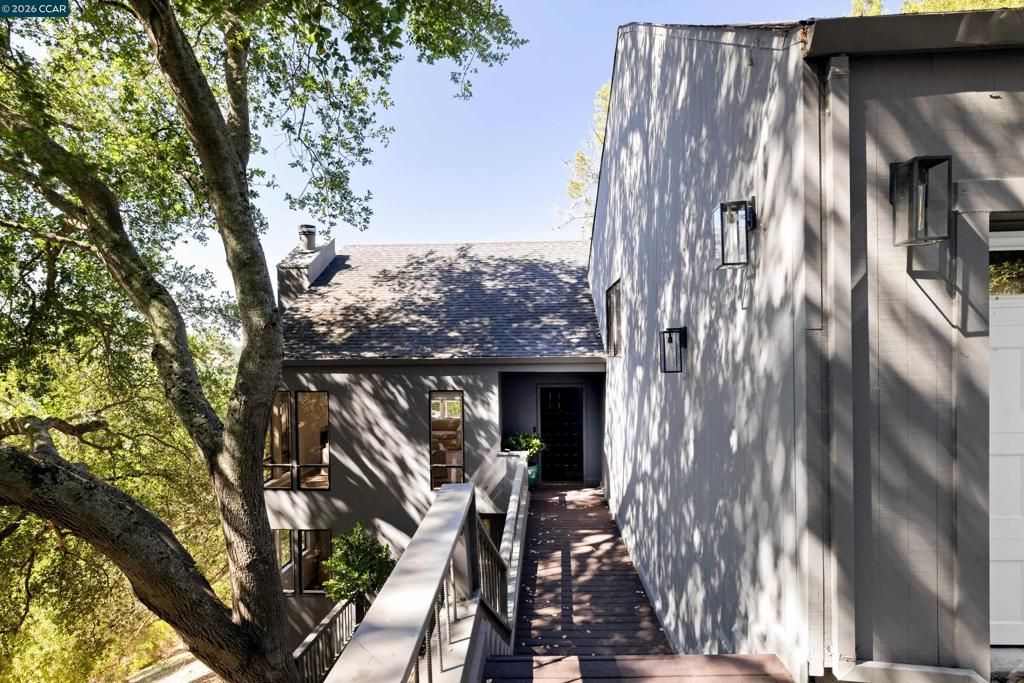 Image 35 of property listing at 47 El Gavilan Rd, Orinda, CA 94563