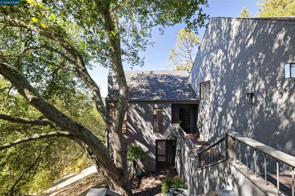 Image 36 of property listing at 47 El Gavilan Rd, Orinda, CA 94563