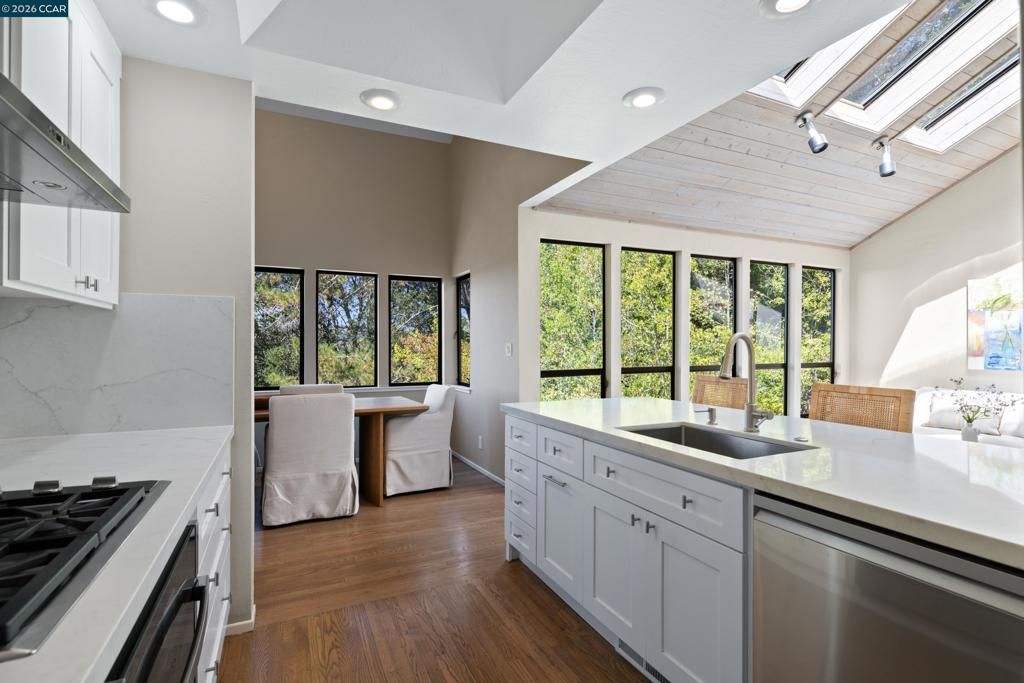 Image 38 of property listing at 47 El Gavilan Rd, Orinda, CA 94563
