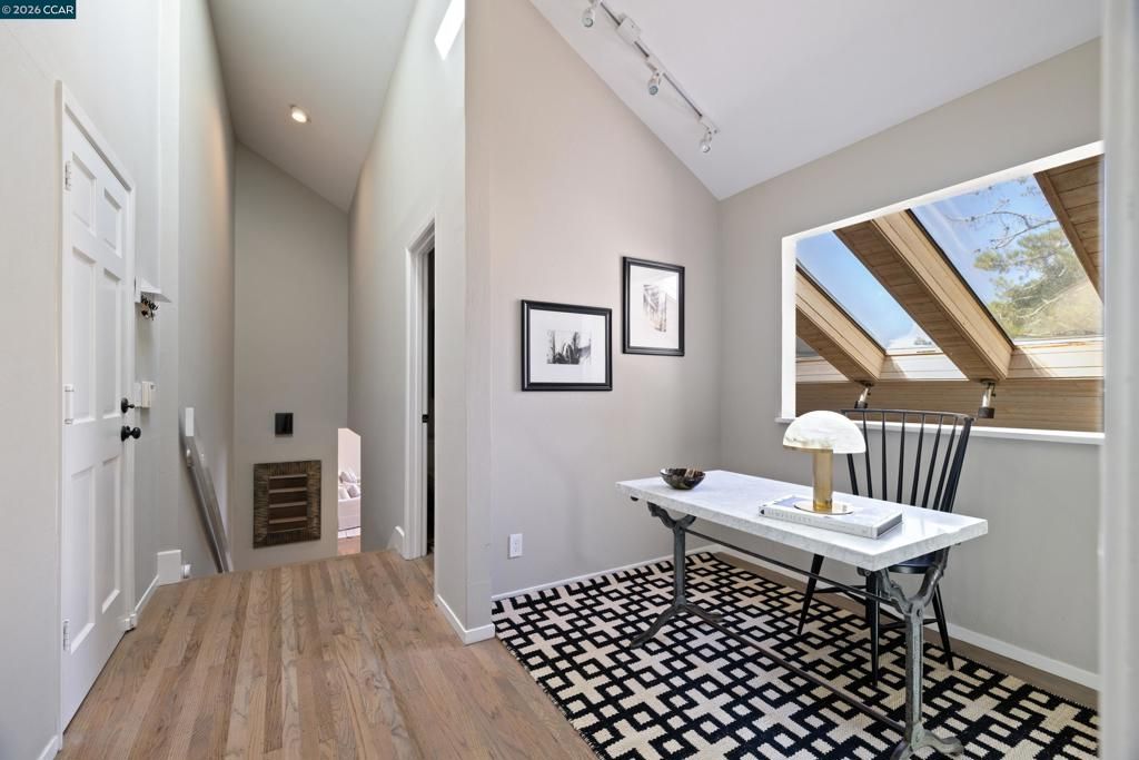 Image 39 of property listing at 47 El Gavilan Rd, Orinda, CA 94563