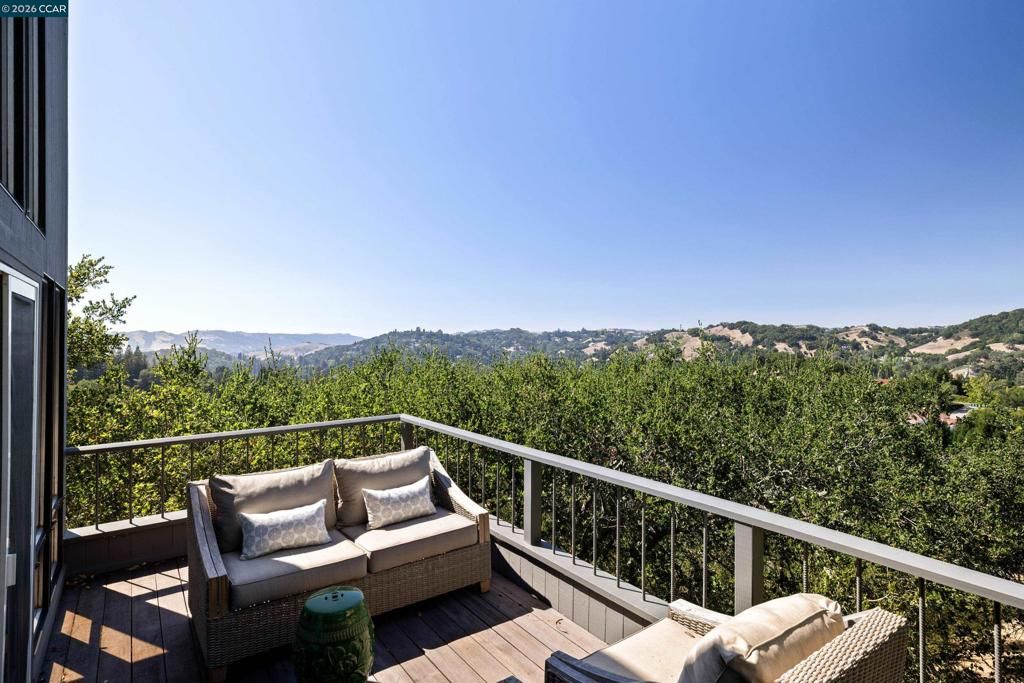 Image 5 of property listing at 47 El Gavilan Rd, Orinda, CA 94563