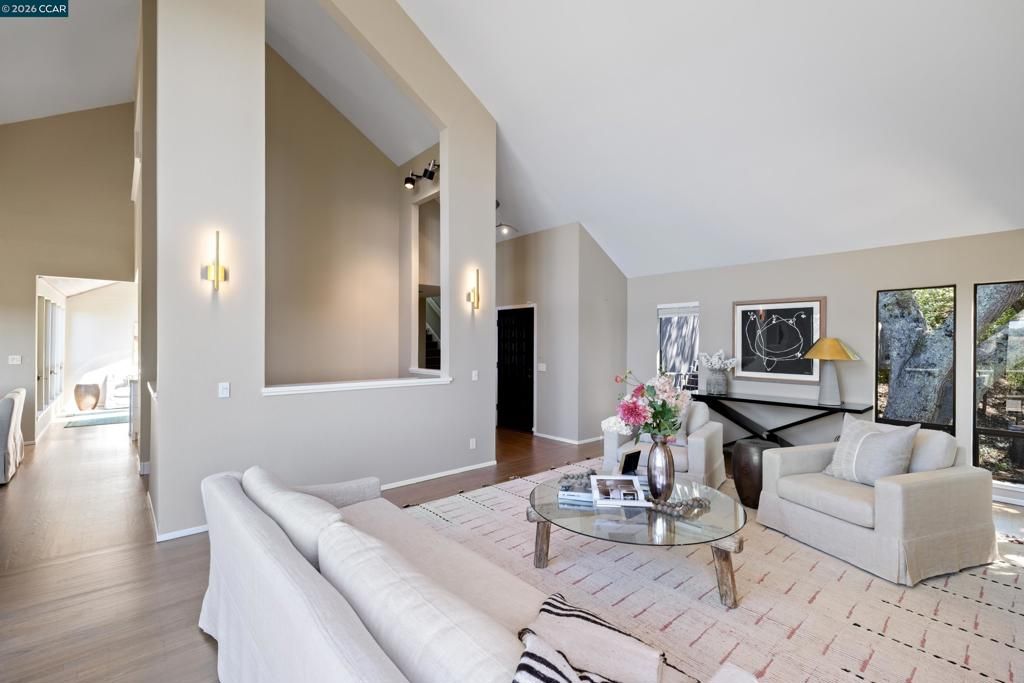 Image 6 of property listing at 47 El Gavilan Rd, Orinda, CA 94563