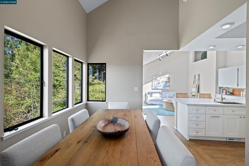 Image 7 of property listing at 47 El Gavilan Rd, Orinda, CA 94563