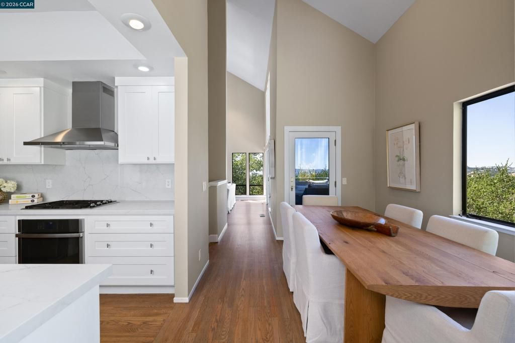 Image 8 of property listing at 47 El Gavilan Rd, Orinda, CA 94563