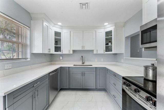6501 SW 15th Court, North Lauderdale, FL 33068