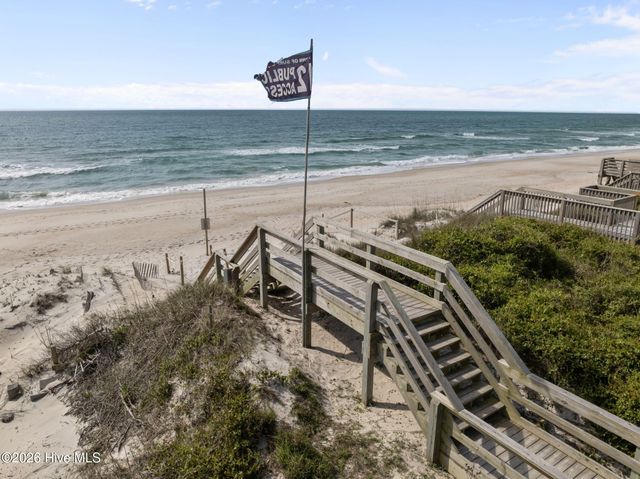 515 N Topsail Drive, Surf City, NC 28445