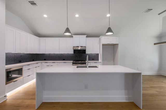 8302 Kromer ST, Austin, TX 78757