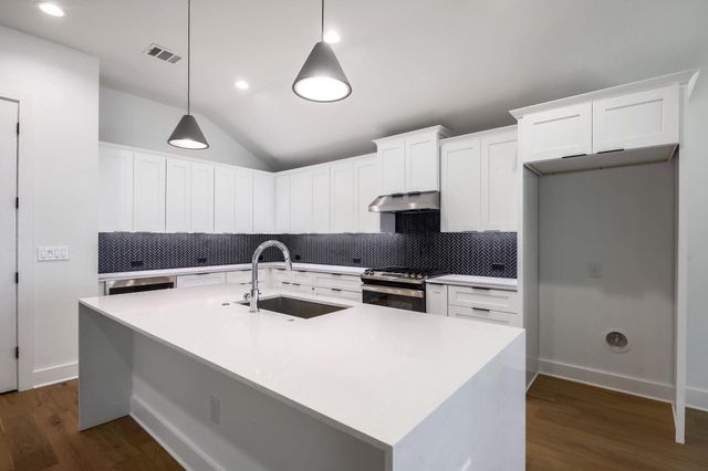 8302 Kromer ST, Austin, TX 78757