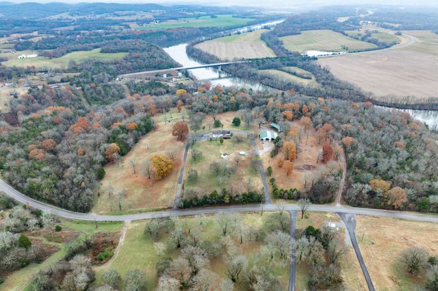 545 Puryears Bend Rd, Hartsville, TN 37074