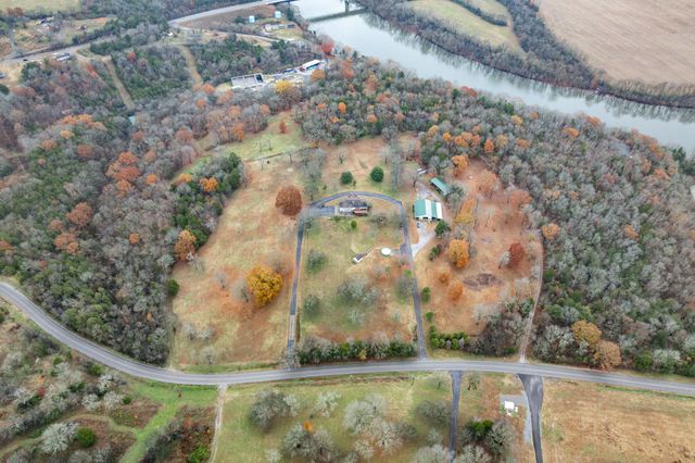 545 Puryears Bend Rd, Hartsville, TN 37074