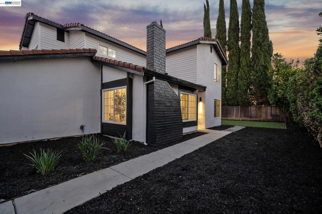Image 2 of property listing at 19 Southlake Dr, San Jose, CA 95138