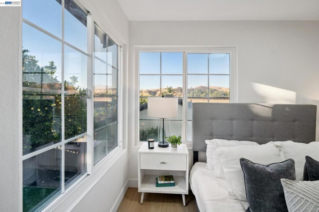 Image 24 of property listing at 19 Southlake Dr, San Jose, CA 95138