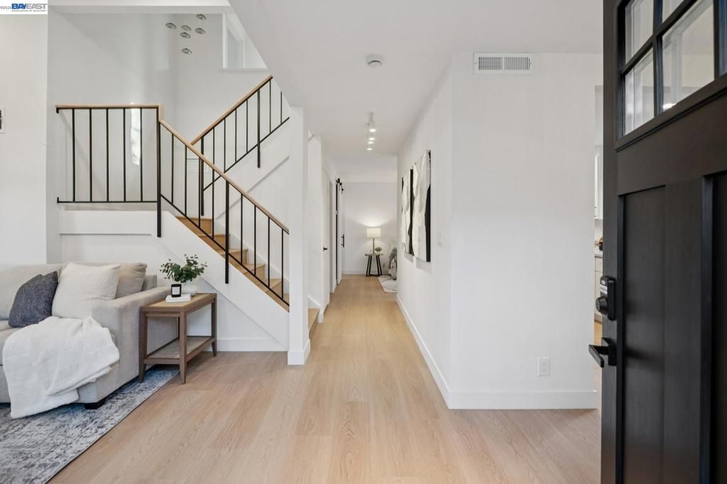 Image 4 of property listing at 19 Southlake Dr, San Jose, CA 95138