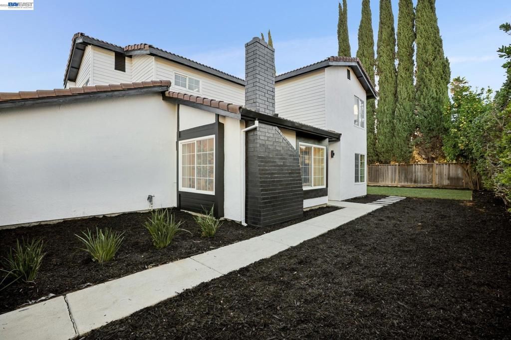 Image 50 of property listing at 19 Southlake Dr, San Jose, CA 95138