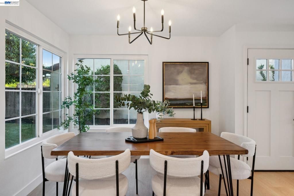 Image 6 of property listing at 19 Southlake Dr, San Jose, CA 95138