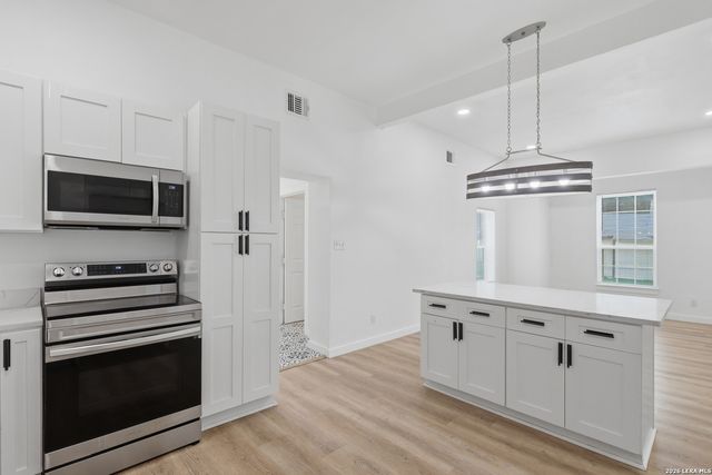 302 Topeka, San Antonio, TX 78210