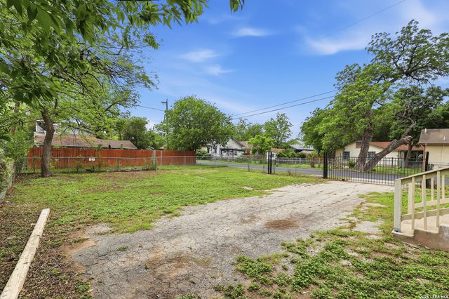 302 Topeka, San Antonio, TX 78210