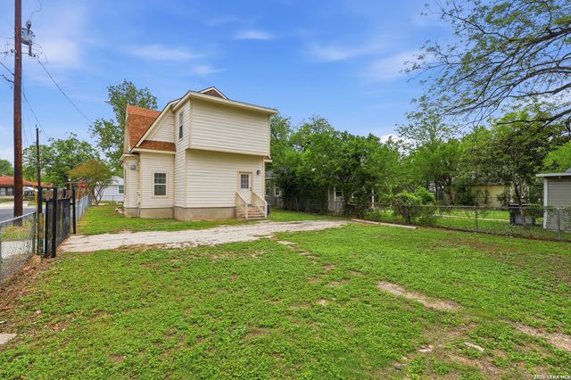302 Topeka, San Antonio, TX 78210