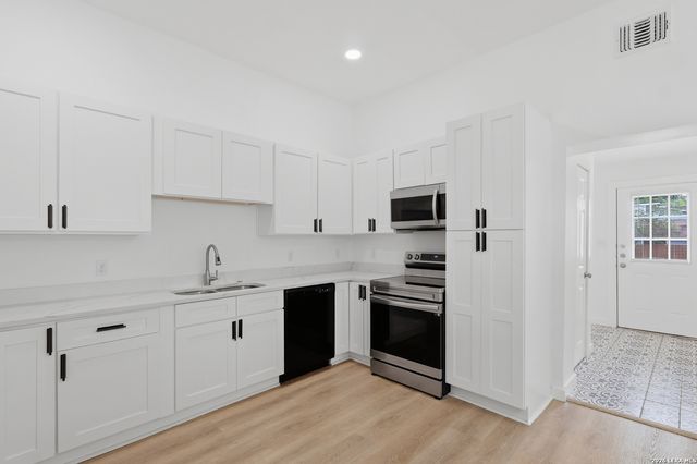302 Topeka, San Antonio, TX 78210