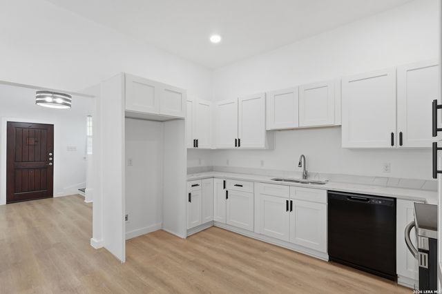302 Topeka, San Antonio, TX 78210