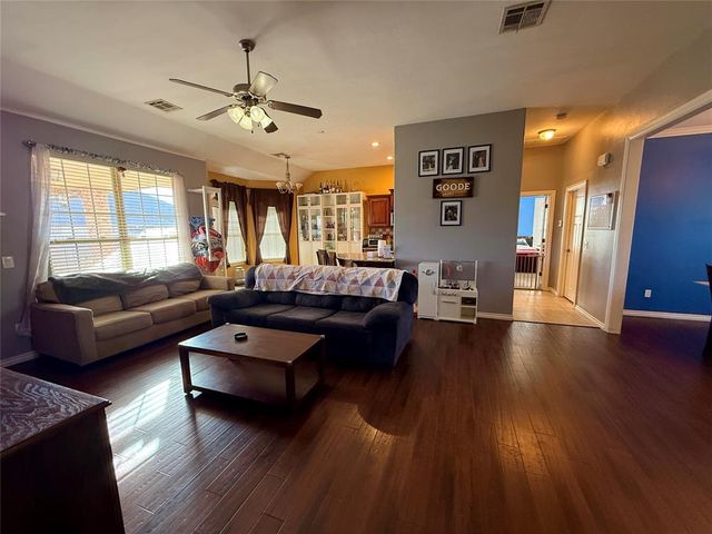 616 Woods Way, Moore, OK 73160