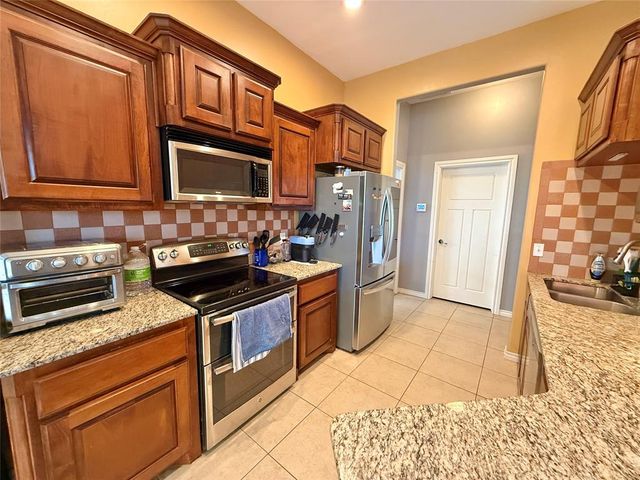 616 Woods Way, Moore, OK 73160