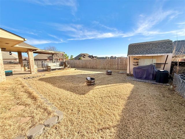 616 Woods Way, Moore, OK 73160