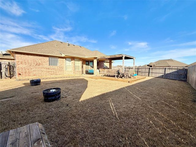 616 Woods Way, Moore, OK 73160