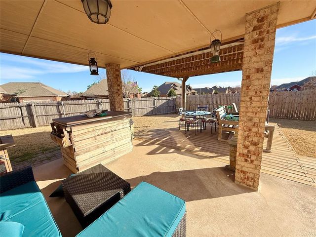 616 Woods Way, Moore, OK 73160