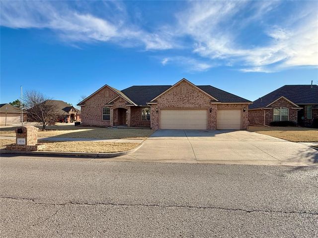 616 Woods Way, Moore, OK 73160