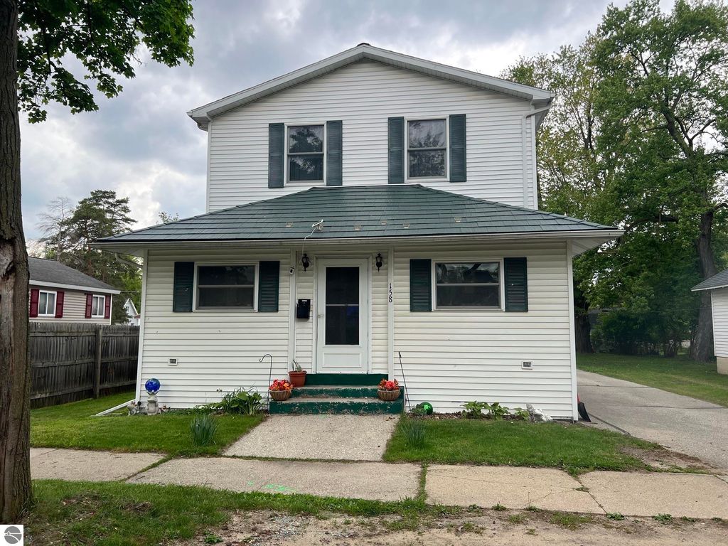 Image 1 of property listing at 158 Moyer Avenue, Alma, MI 48801