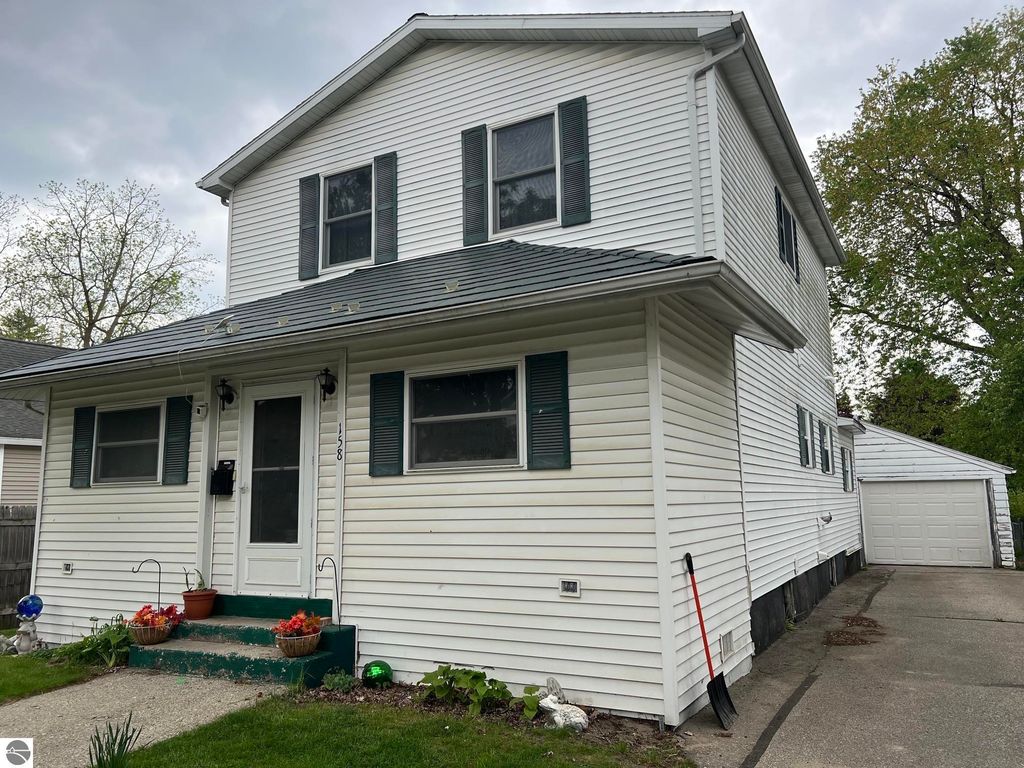 Image 2 of property listing at 158 Moyer Avenue, Alma, MI 48801
