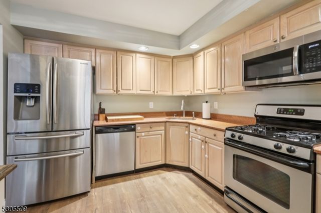 44 Averell Dr, Parsippany-troy Hills Twp., NJ 07950